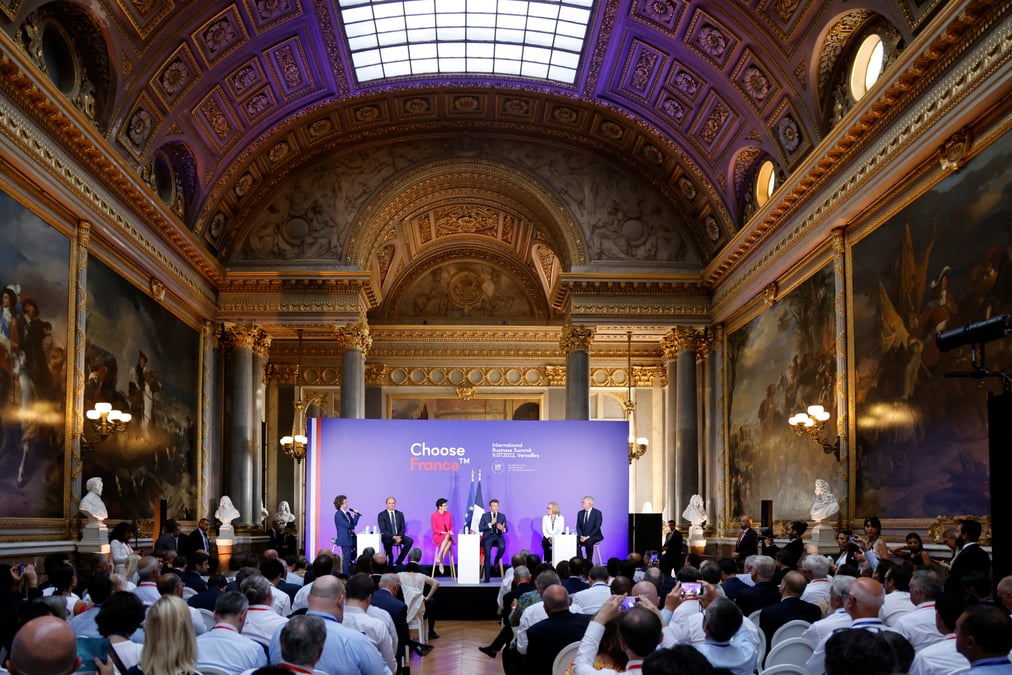 Le president francais emmanuel macron lors d'une session de "choose france" a versailles, en france