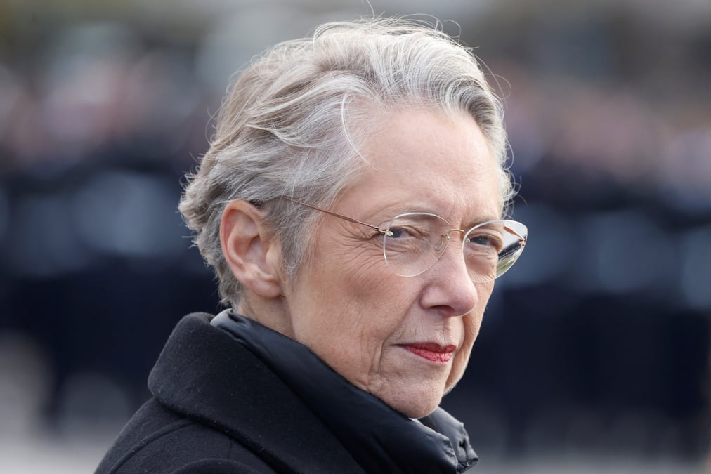 La Première ministre Elisabeth Borne a remplacé ce 23 novembre le locataire du Château au pied levé.