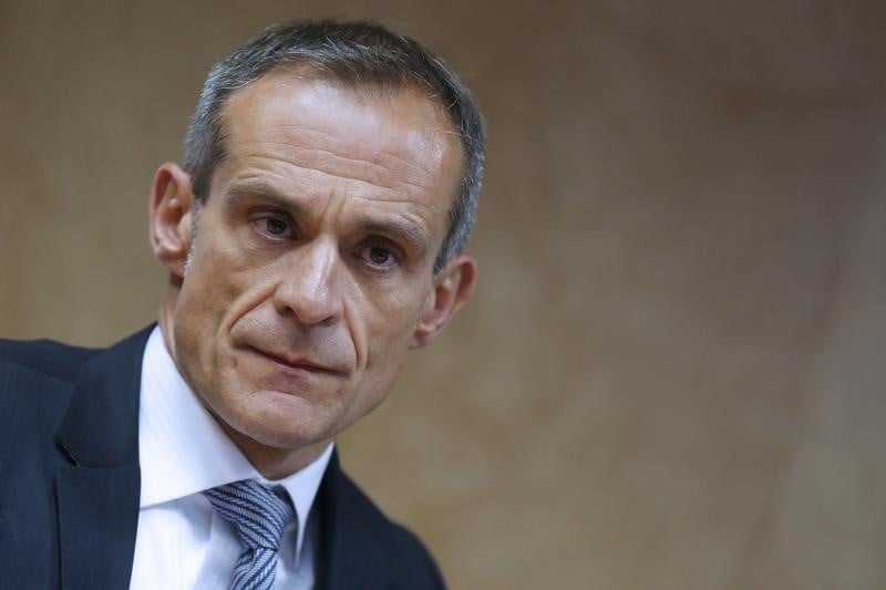 Schneider delocalise en pologne, suppression de postes en france