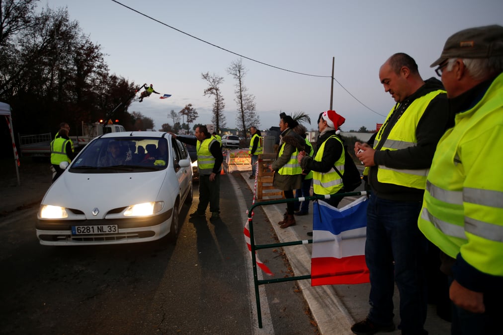 Des "gilets jaunes" appellent a ne pas manifester a paris