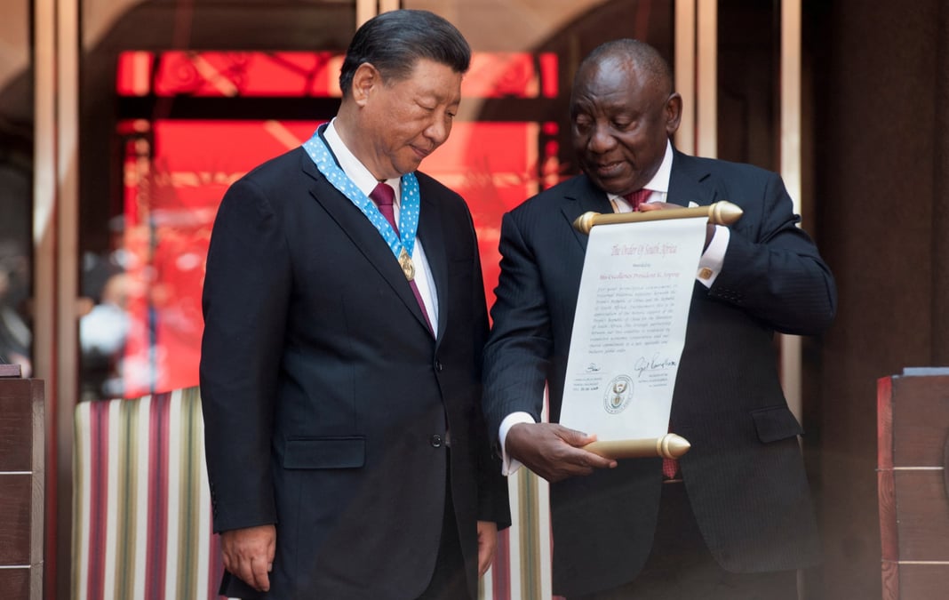 Le président chinois, Xi Jinping, et son homologue sud-africain, Cyril Ramaphosa, en marge du sommet des Brics ce mardi 22 août.