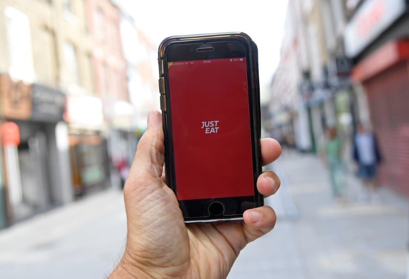 Takeaway remporte la bataille pour just eat dans la livraison de repas