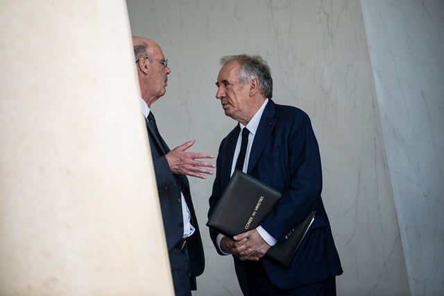 François Bayrou veut reprendre la main sur les questions budgétaires en plein coeur de l'été.