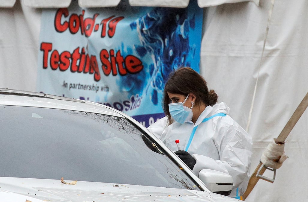 Coronavirus: nouvelles restrictions apres la hausse des cas aux usa