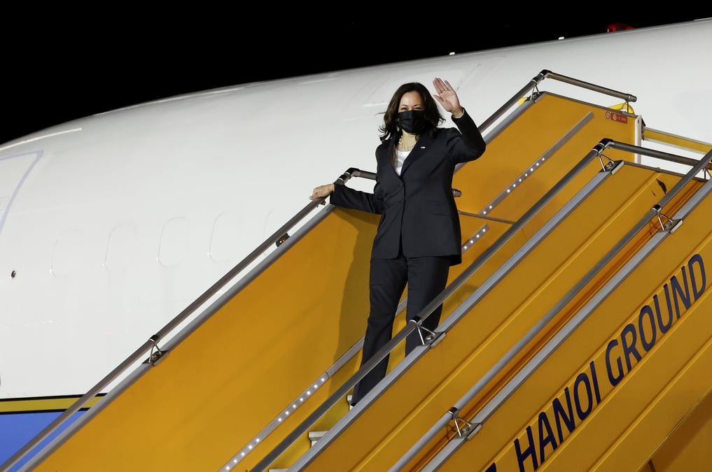 L'arrivee de kamala harris au vietnam retardee par des soupcons de syndrome de la havane