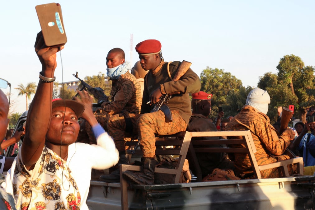 Burkina faso: le lieutenant-colonel paul-henri sandaogo damiba a la tete du coup d'etat