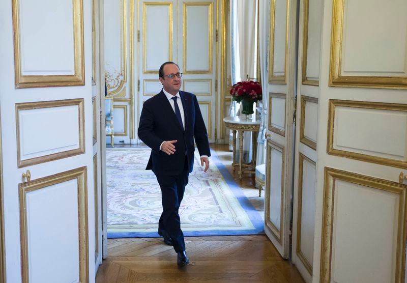 Légère embellie pour François Hollande à 21%, selon OpinionWay