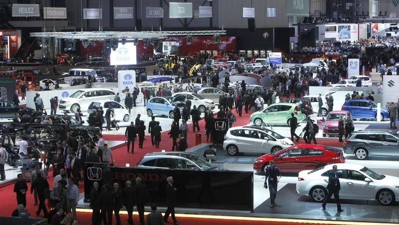 Le salon automobile de geneve marque par le haut de gamme