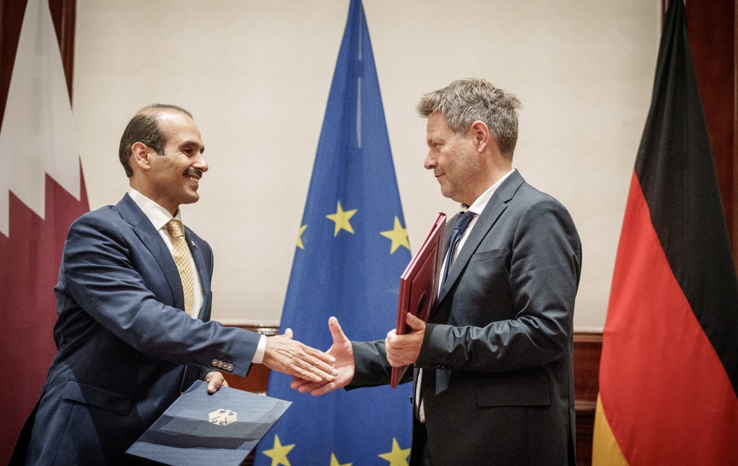 Ministre de l'Energie qatari Saad Sherida Al-Kaabi et le ministre de l'Economie et du Climat Robert Habeck
