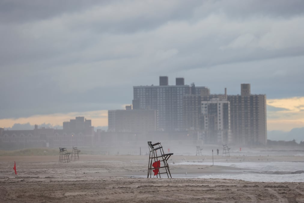 Etats-unis: la tempete henri s'affaiblit, des pluies diluviennes attendues