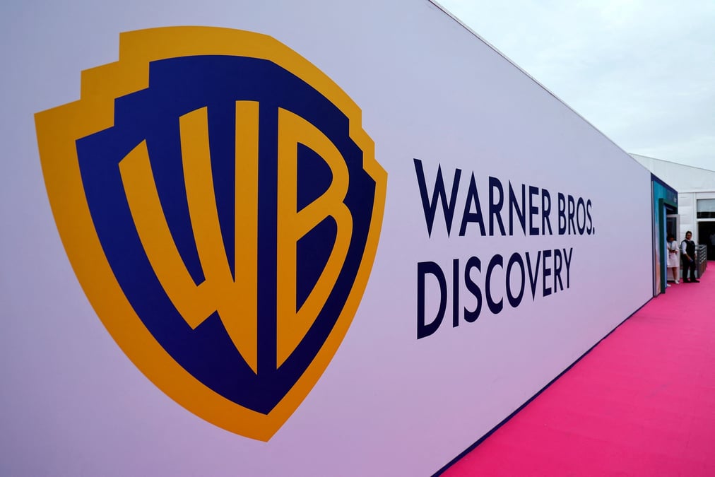 Photo d'archives du logo de warner bros discovery