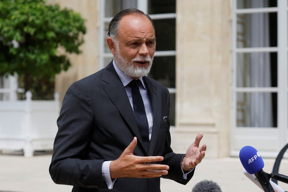 Edouard philippe apres une reunion avec le president francais au palais de l'elysee