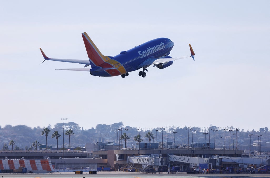 Un vol de southwest airlines decolle de l'aeroport de san diego