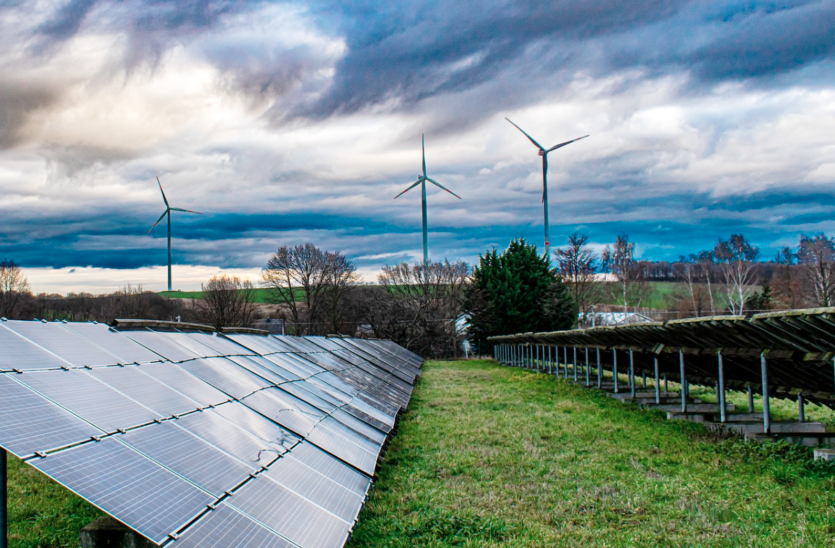 5,2 GW d'énergies renouvelables ont été raccordées en 2024, une année record, l'ambition politique impliquant la nécessité de raccorder chaque année 5 à 6 GW d'ici à 2050.