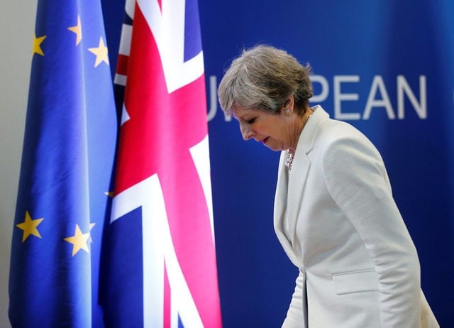 Les larmes de theresa may a l'annonce du resultat du 8 juin