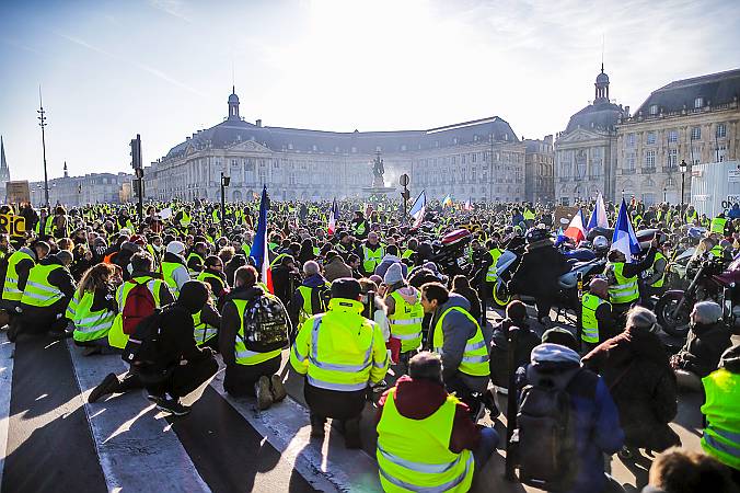Sous le prisme de l'évaluation les Gilets jaunes (ici place de la Bourse à Bordeaux) apparaissent comme un authentique mouvement citoyen.