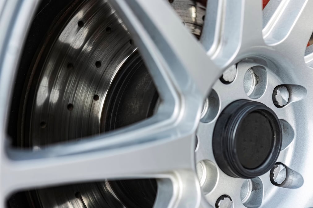 Les ventes croissantes de modèles électriques poussent les constructeurs automobiles à exiger des jantes de plus en plus légères, réclamant une refonte complète des process de fabrication chez leurs sous-traitants.