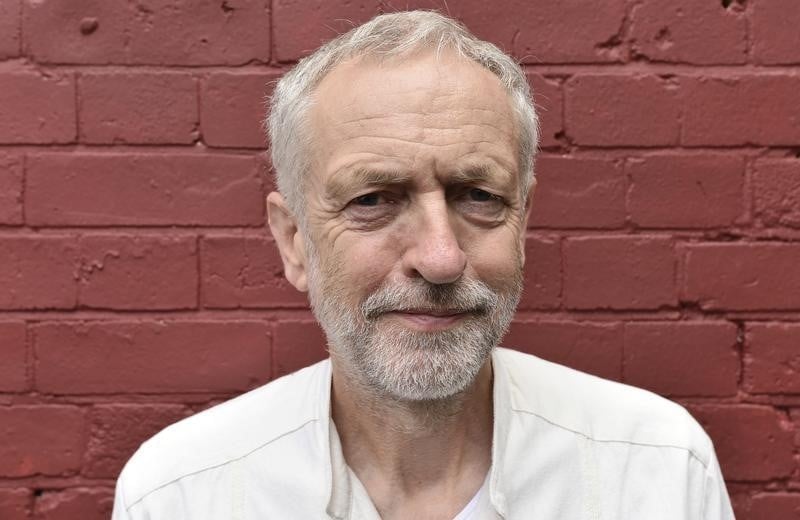 Le candidat de l'aile gauche du labour en tete d'un sondage