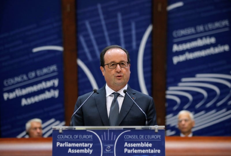 Hollande pour un dialogue "ferme et franc" avec poutine