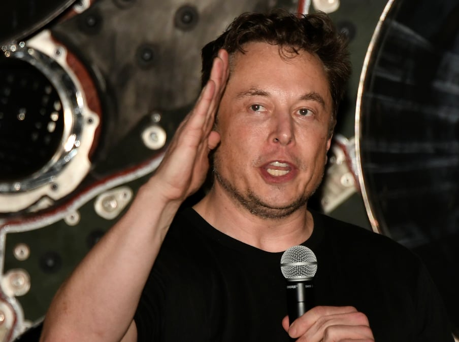 Tesla: le doj enquete sur les annonces de musk cet ete, selon bloomberg