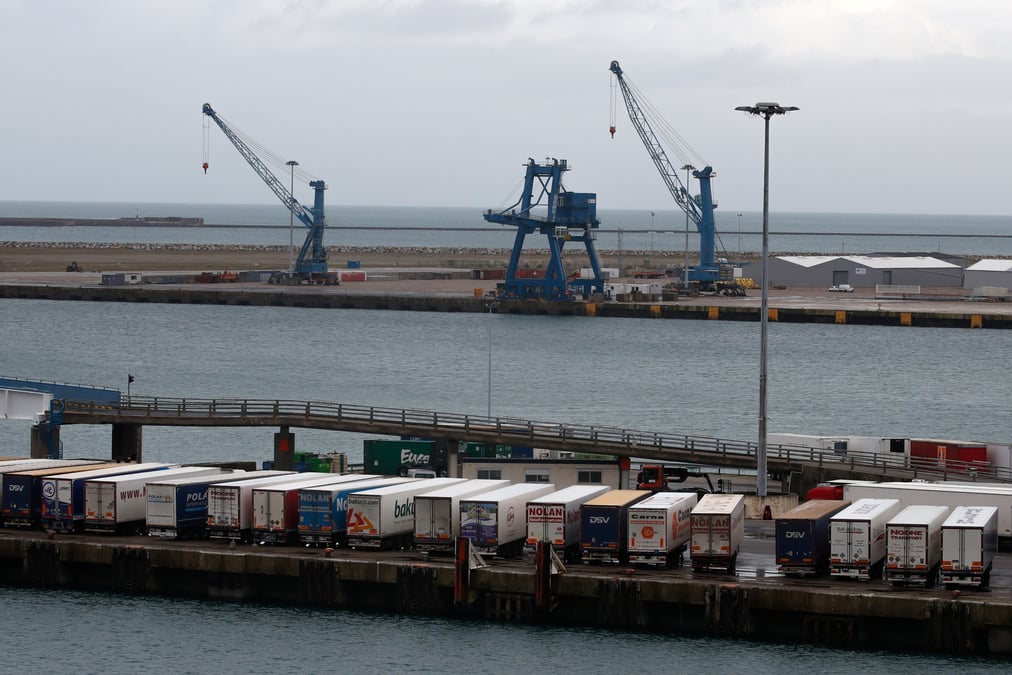 La france supprime l'obligation de tests negatifs pour les routiers irlandais