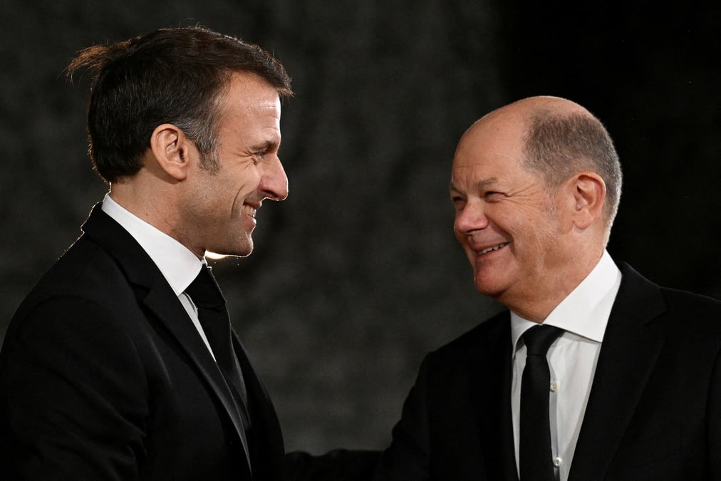 Olaf scholz et emmanuel macron a la chancellerie, a berlin