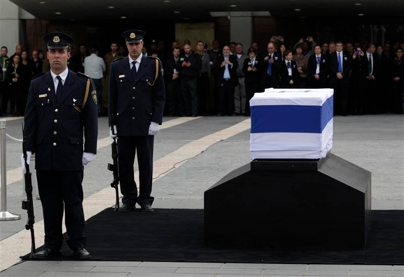 L'ex-Premier ministre israélien Ariel Sharon sera inhumé lundi