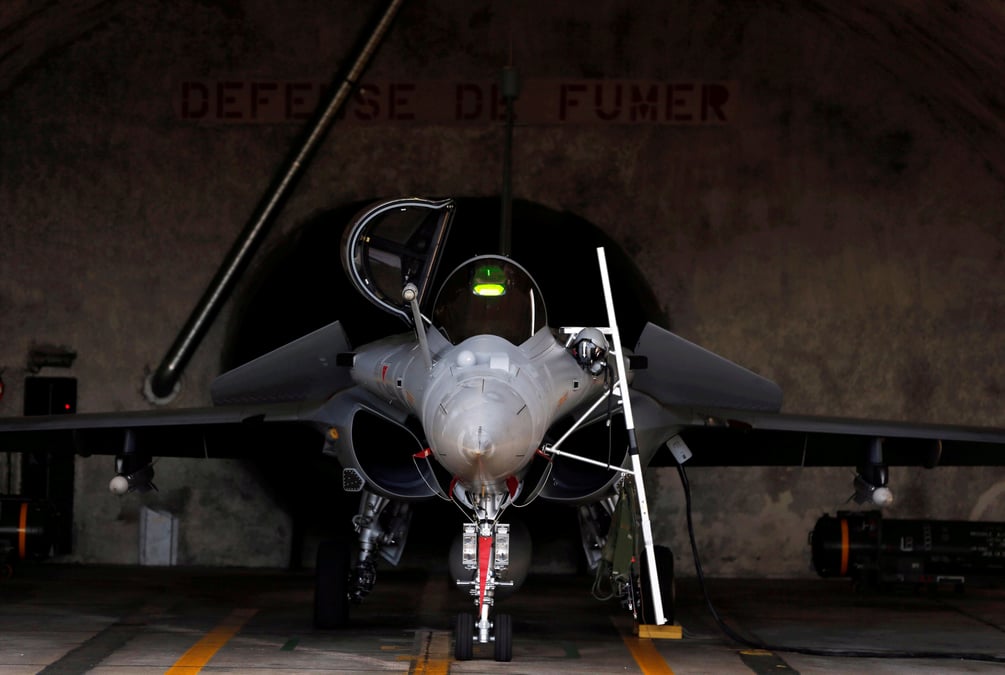 La malaisie gele son projet d'achat d'avions de combat