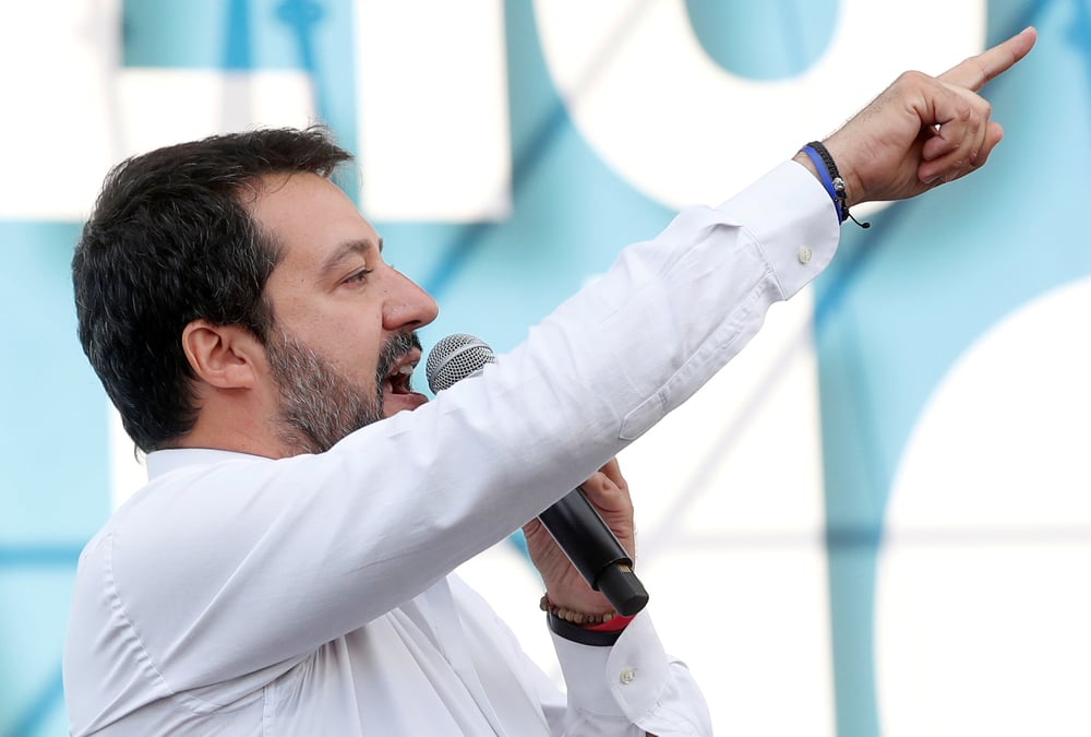 Italie: enquete sur l'usage d'avions officiels par salvini