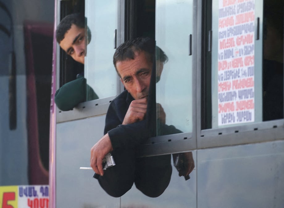 Les refugies du haut-karabagh arrivent a kornidzor