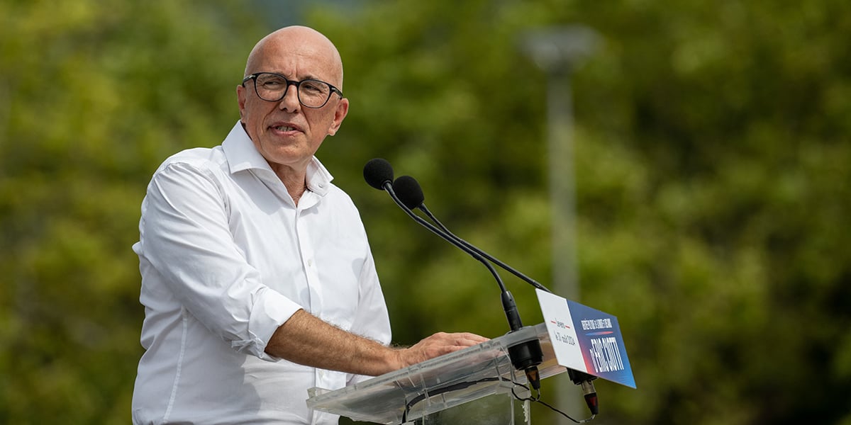 Éric Ciotti au pupitre.