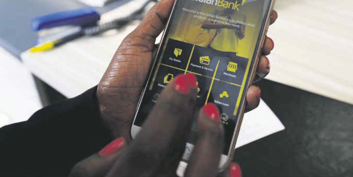 Fintech mobile banking money smartphone téléphone