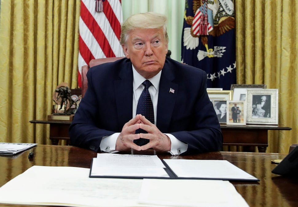 Donald Trump justifie ces hausses tarifaires par la lutte contre l'immigration clandestine et le trafic de fentanyl, affirmant vouloir forcer ses voisins à mieux contrôler leurs frontières.