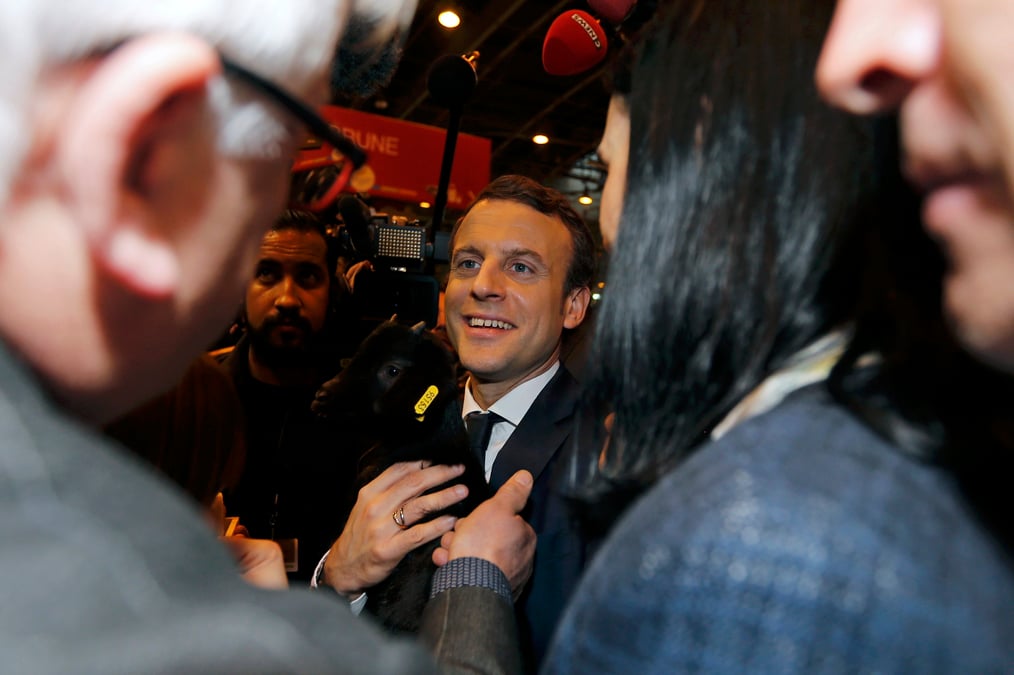 Macron se dit oppose a une treve judiciaire pour fillon