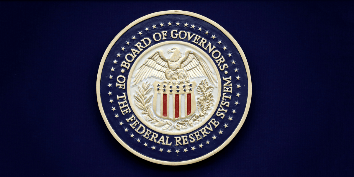 De nombreux spécialistes s'interrogent sur les risques de cette baisse des taux opérée par la Fed. Ils craignent d'une part que cette décision "trop précipitée", "faite sous la pression de Trump", ne "participe à l'envolée du stress sur les marchés", mais surtout qu'en agissant prématurément, la banque centrale ne se retrouve dans les semaines à venir "sans aucune munition" pour agir si l'épidémie perdure.
