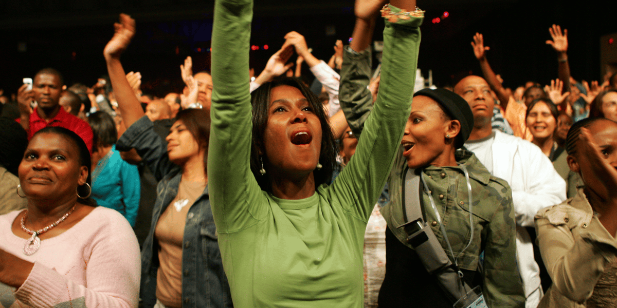 Jeunesse public concert fans afrique femmes filles joie