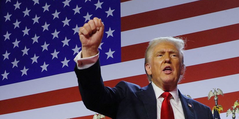Donald Trump fêtant sa victoire au Convention Center de West Palm Beach, en Floride.