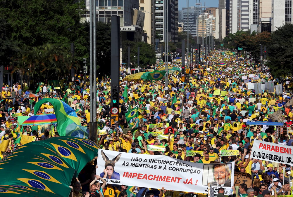 Manifestations au bresil pour demander le depart de dilma rousseff