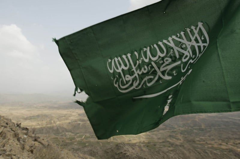 Un missile lance par les houthis intercepte au dessus de ryad