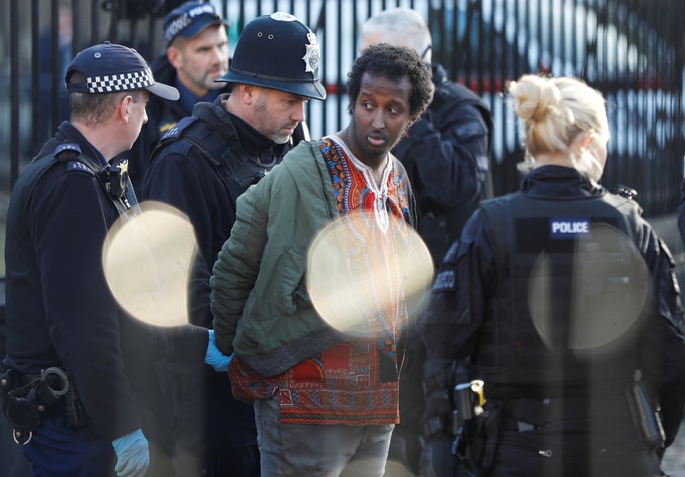 Gb: un individu maitrise par la police dans l'enceinte du parlement