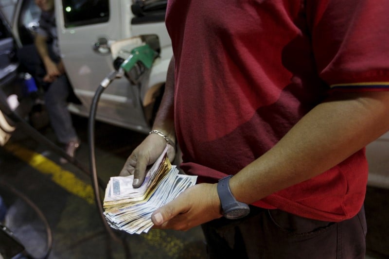 Devaluation et bond du prix de l'essence au venezuela
