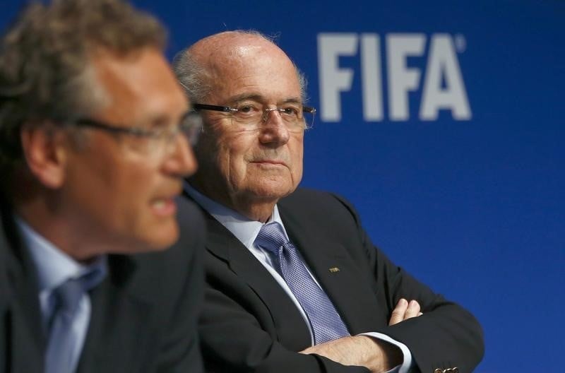 Blatter et valcke accuses d'enrichissement personnel par la fifa