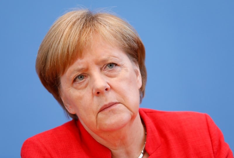 L'otan doit defendre tous les pays membres, petits ou grands, dit merkel