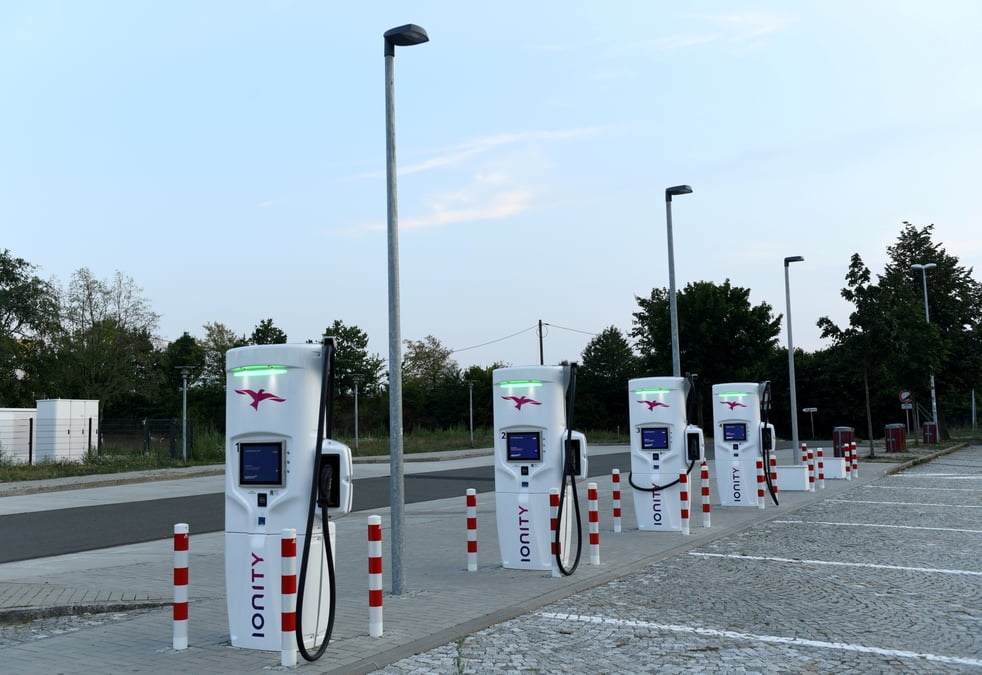 Les ventes de vehicules electriques et hybrides s'envolent en europe