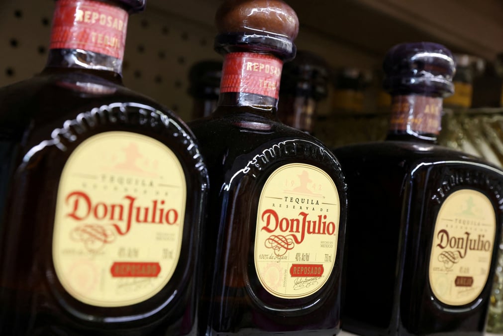 Des bouteilles de tequila don julio, une marque de diageo, dans un magasin a manhattan, new york