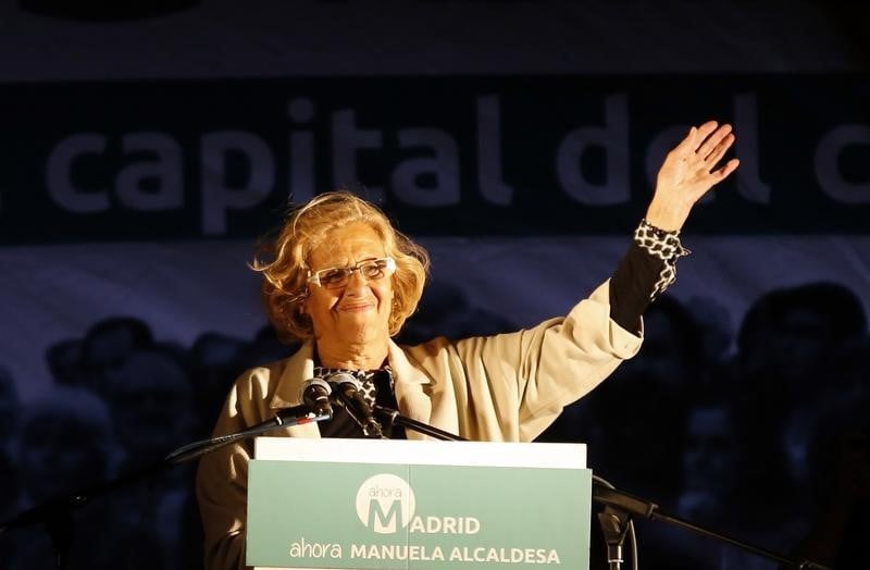 Manuela carmona, maire de madrid avec le soutien de la gauche