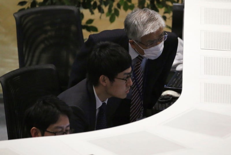 Tokyo termine en baisse