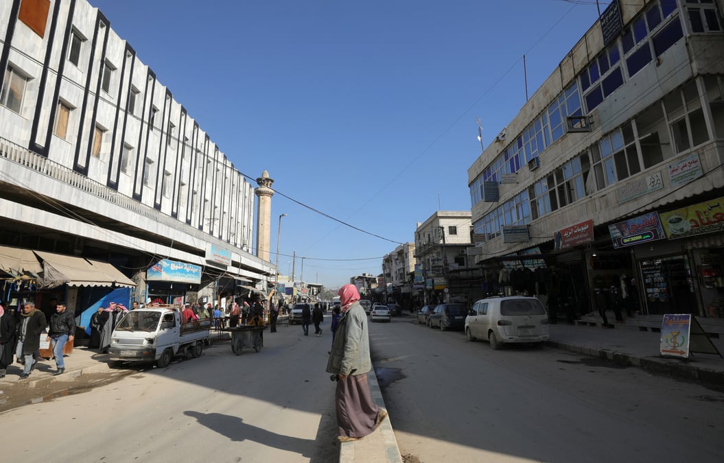 Syrie: les combattants kurdes se retirent de manbij, selon damas