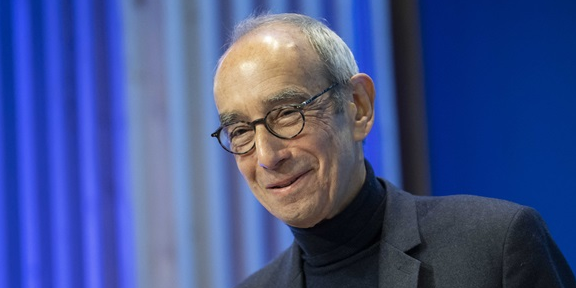 Economiste, Jean Pisani-Ferry est professeur à Sciences-Po Paris, à l'institut Bruegel et au Peterson Institute for International Economics à Washington. Considéré comme l'inspirateur du programme économique du candidat Macron en 2017, il a depuis pris ses distances avec le chef de l'Etat.