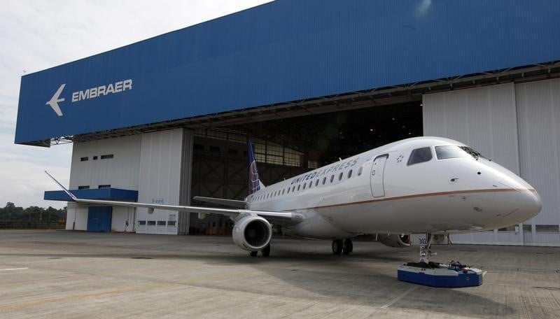 Embraer annonce une commande de 100 avions